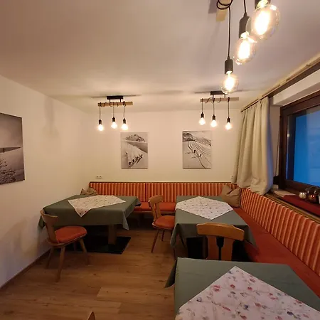 Berghaus Praxmarer * לאנגנפלד